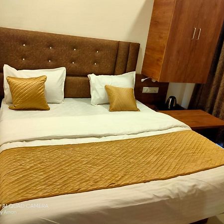 Hotel Sai Krupa Ахмедабад Екстериор снимка