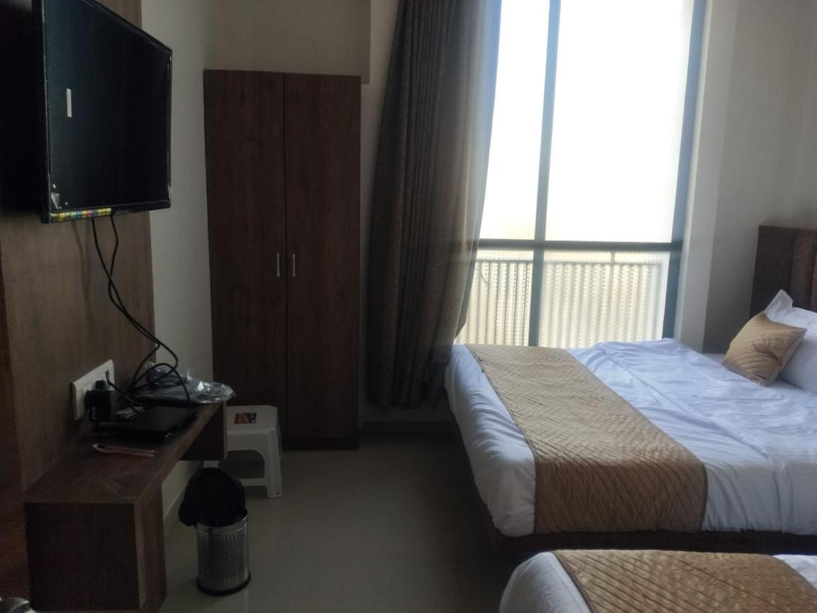 Hotel Sai Krupa Ахмедабад Екстериор снимка