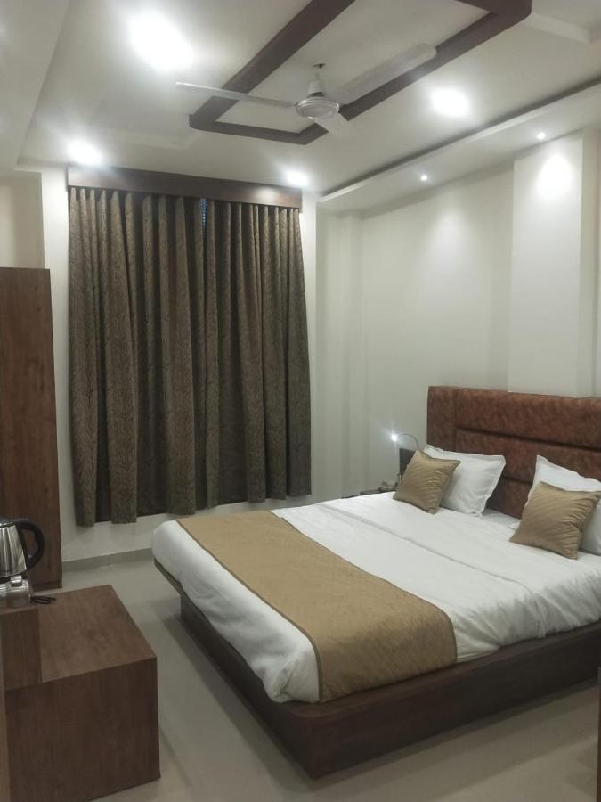 Hotel Sai Krupa Ахмедабад Екстериор снимка