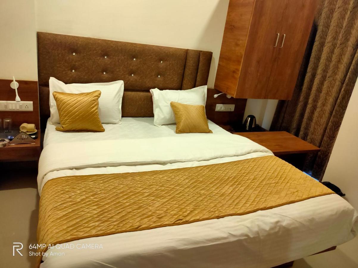 Hotel Sai Krupa Ахмедабад Екстериор снимка
