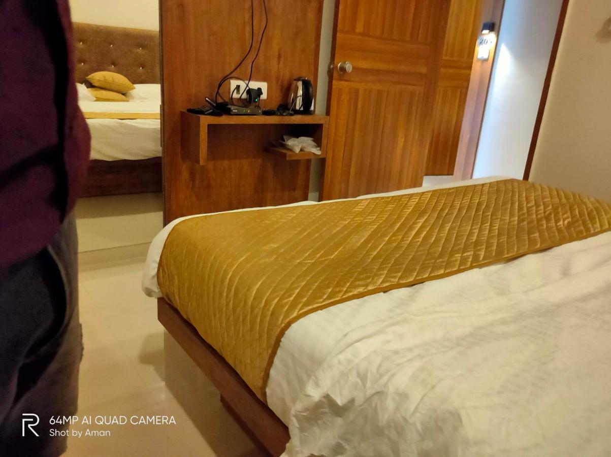 Hotel Sai Krupa Ахмедабад Екстериор снимка